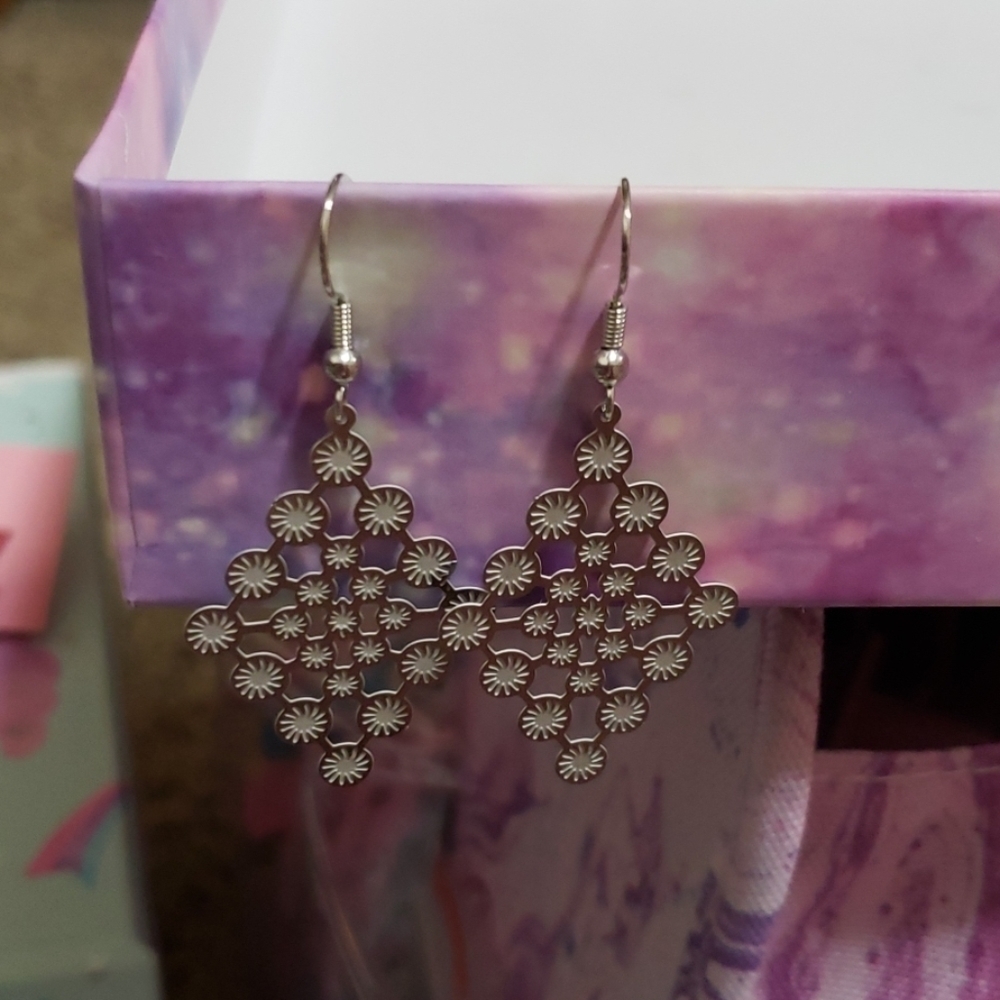 Nickel free silver filigree earrings. Nwt